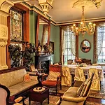 Parisian Courtyard Bed & Breakfast