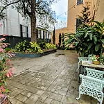 Bed & Breakfast Parisian Courtyard 3*