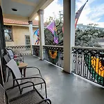 Bed & Breakfast Parisian Courtyard
