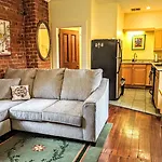 Parisian Courtyard Bed & Breakfast 3*