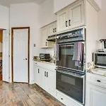 Peaceful 4Br Home - Yard, Family Comforts