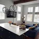 Luxury Spacious - 3 Block Walk To French Quarter Bed & Breakfast