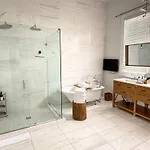 Luxury Spacious - 3 Block Walk To French Quarter Bed & Breakfast *