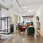 Warehouse District Lovely One Bedroom And Den
