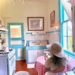 3br Gorgeous Paris Penthouse Sleeps 5 W Balcony, Fq, Streetcar!! Apartment