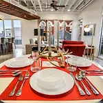 Luxury Two Bedroom Penthouse Apartment *