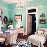 3Br Parisian Penthouse Sleeps 5 W Balcony On Streetcar!!