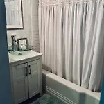 3br Gorgeous Paris Penthouse Sleeps 5 W Balcony, Fq, Streetcar!!