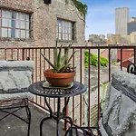 Warehouse District Lovely One Bedroom And Den