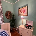 3br Gorgeous Paris Penthouse Sleeps 5 W Balcony, Fq, Streetcar!! Apartment