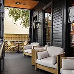 The Prytania Oaks Inn