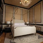 The Prytania Oaks Inn