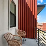 Stunning 4 Bedroom Townhouse In Mid City
