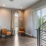 Stunning 4 Bedroom Townhouse In Mid City