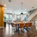 Stunning 4 Bedroom Townhouse In Mid Holiday home