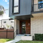 Stunning 4 Bedroom Townhouse In Mid City