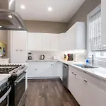 Stunning 4 Bedroom Townhouse In Mid