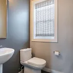 Stunning 4 Bedroom Townhouse In Mid Holiday home