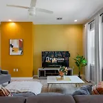 Spacious 4Br Home W Pool & Parking !!!