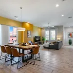 Spacious 4Br Home W Pool & Parking !!!