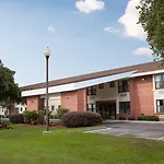 Federal City Inn & Suites