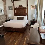 Lafitte & Bar Hotel 3*