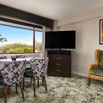 Club Wyndham Avenue Plaza Resort 3*