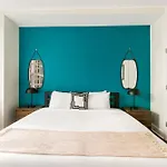 California Building Hotel New Orleans