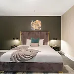 Hotel California Building
