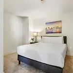 California Building Hotel New Orleans