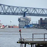 Comfortable Rooms Near All Nola Hot Spots