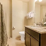 Stunning - Near Fq And Bourbon Aparthotel 4*