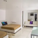 Motel Magazine Mansion 3*