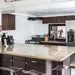 Magazine Mansion Motel 3*