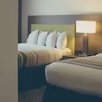 Country & By Radisson, I-10 East, La Hotel 3*