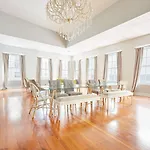 Sonder Baronne Manor