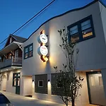 Dew Drop Inn Hotel & Lounge
