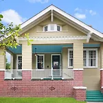 Spacious And Elegant Family Home In Mid-City