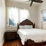 Spacious Full Duplex 8 Bedrooms For 20