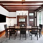 Holiday home Spacious And Elegant Family In Mid-city