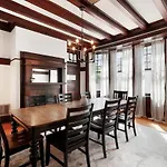 Spacious And Elegant Family In Mid-city Holiday home *