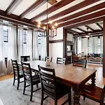Spacious And Elegant Family In Mid-city New Orleans