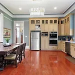 Spacious Full Duplex 8 Bedrooms For 20