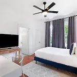 Holiday home Spacious And Elegant Family In Mid-city New Orleans