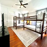 Spacious And Elegant Family In Mid-city Holiday home *