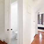 Spacious And Elegant Family In Mid-city