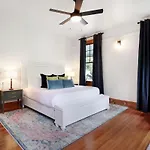 Spacious And Elegant Family In Mid-city *