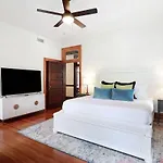Holiday home Spacious And Elegant Family In Mid-city