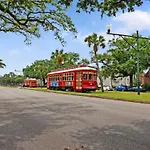 Spacious And Elegant Family Home In Mid-City