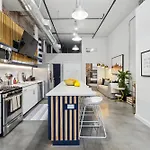 Exquisite Flat In Arts District Apartment